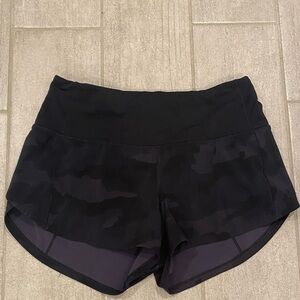 Lululemon high-rise speed up short 2.5”